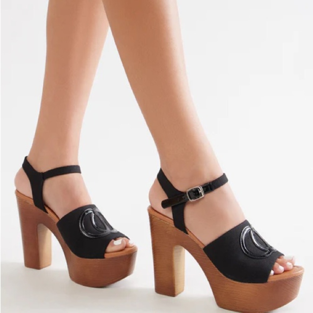 Chic Black Platform Sandals